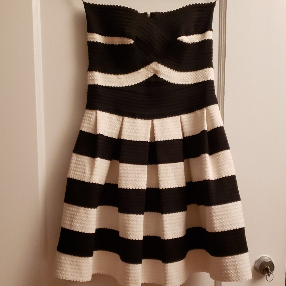 Cute strapless dress. NWT!